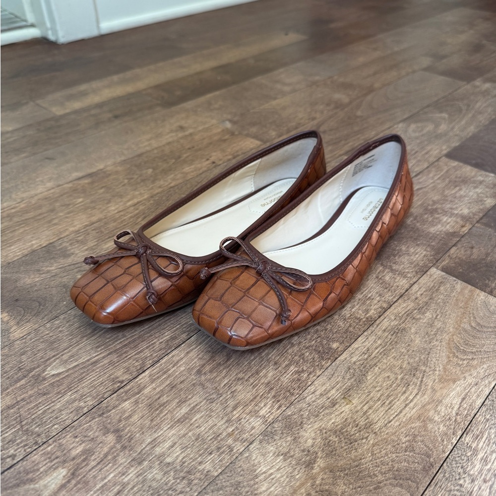 Liz Claiborne Brown Flats with Bow Detail